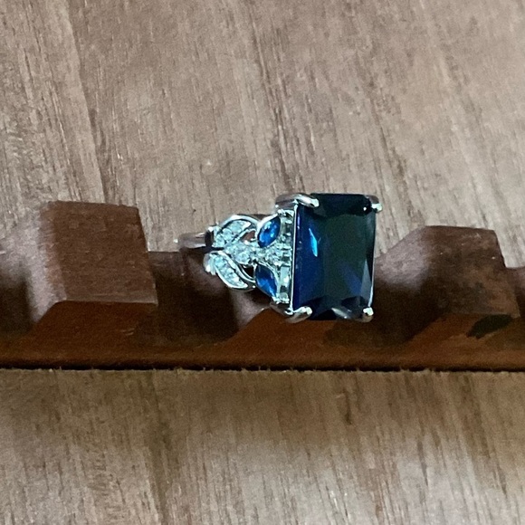 18k Gold Plated Ring with blue zircon Ring size 8, Brand… - Picture 1 of 3